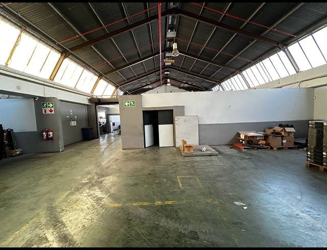 1,985M² WAREHOUSE TO LET IN KEW